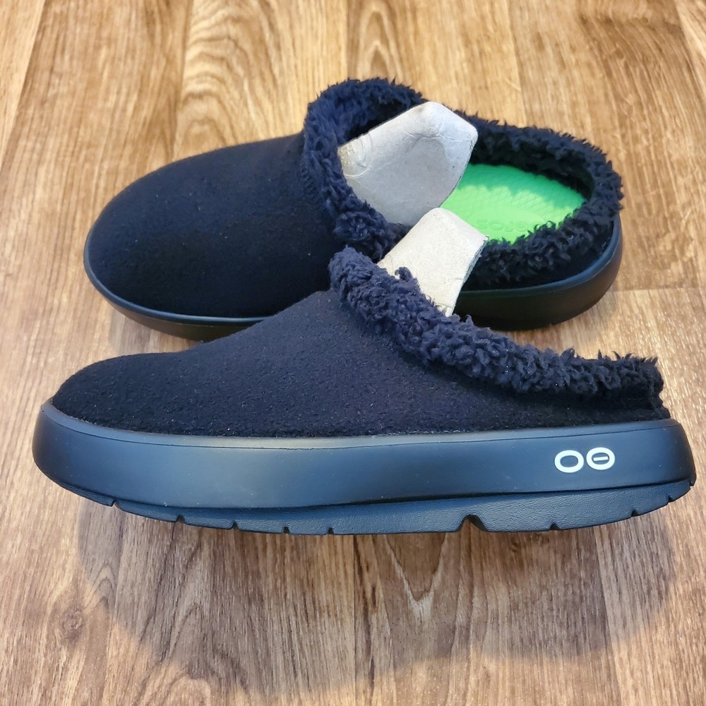 OOFOS Oocoozie Slippers Men 9 Black Mule Sherpa Luxe Recovery Shoes New‎ - Picture 2 of 6